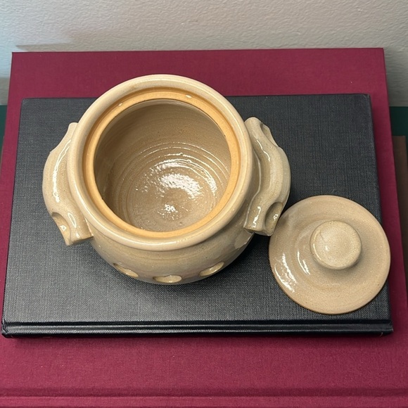 Handmade Stoneware Country Cottage Garlic Keeper w/ Blue Heart Design Signed - Picture 7 of 9